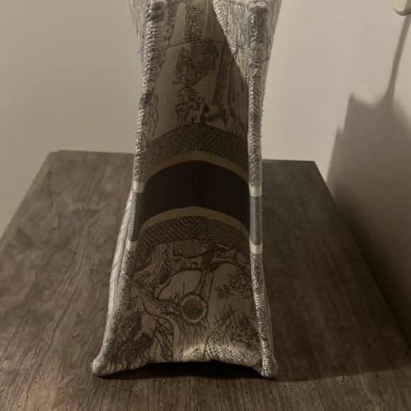 Christian Dior tote with duster bag - Picture 5 of 5